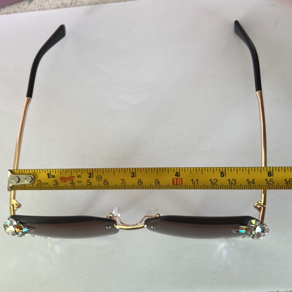 UV400 Rhinestone Deluxe Sunglasses - Picture 13 of 17